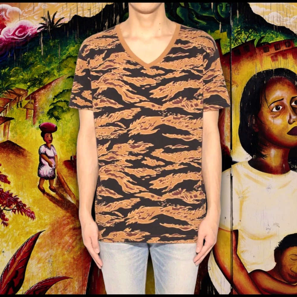💎 ViNTaGe 💎 McM ❌PHeNoMeNoN TiGeR 🐅 CaMo 🔥 V-NeCK TeE 👕